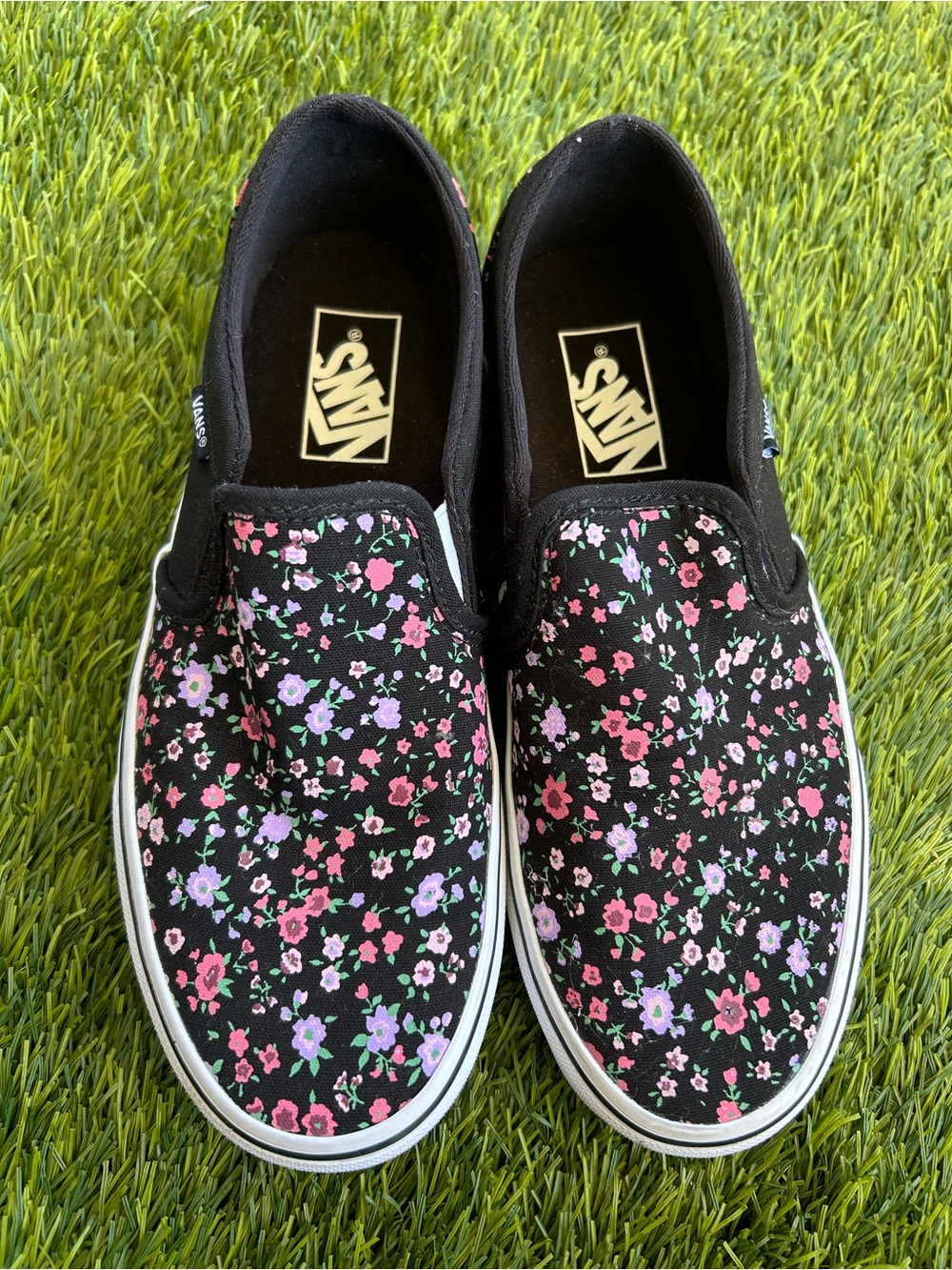 VANS Slip-Ons Black
'Floral Covered" Flowers pink and purple colors